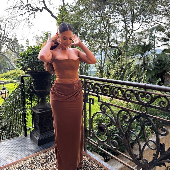 House of CB - Toffee Velvet Strapless Corset Maxi - Picture 2 of 3